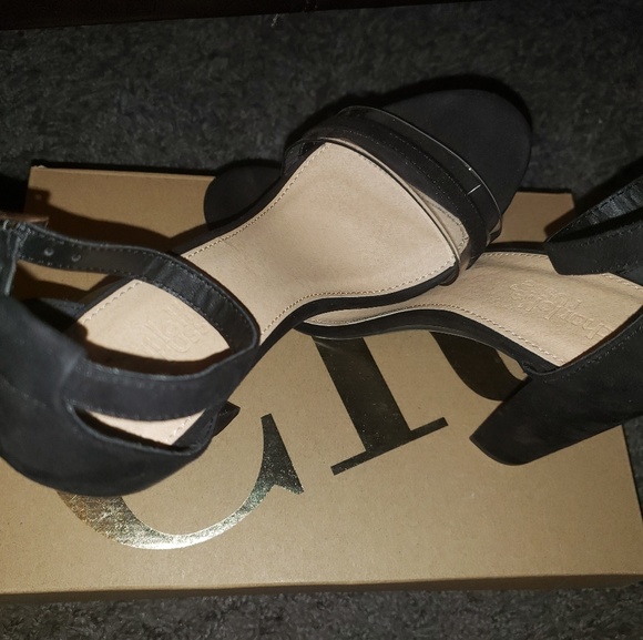 Open toe heels - Picture 3 of 3